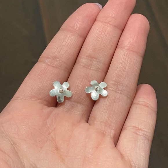 Silver 925 Daisy Stud Earrings- New - Picture 2 of 3